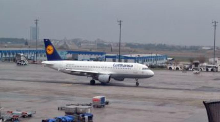 İniş Takımı Arızalanan U&ccedil;ak Geri D&ouml;nd&uuml;