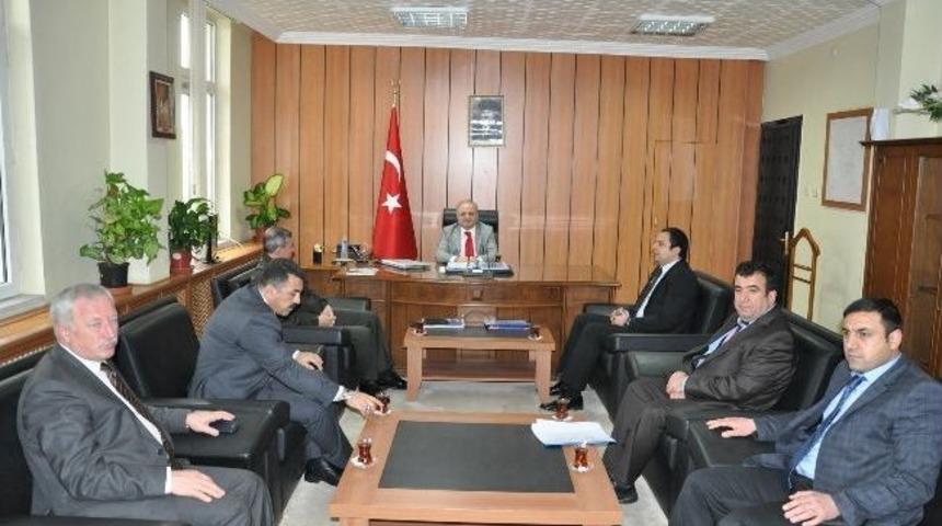 Kırşehir Valisi &Ouml;zdemir &Ccedil;akacak, &Ccedil;i&ccedil;ekdağı İl&ccedil;esini Ziyaret Etti