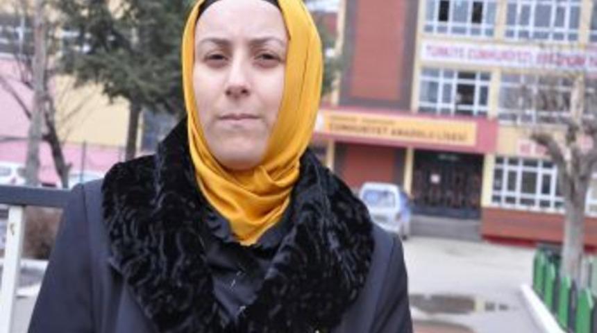 28 Şubat&rsquo;ın Yıl D&ouml;n&uuml;m&uuml;nde Baş&ouml;rt&uuml;l&uuml; &Ouml;ğretmeni S&ouml;zleşmesini Iptal Ettiler