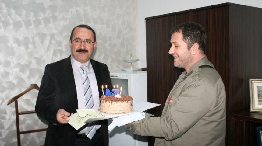 Gazetecilerden, Emniyet M&uuml;d&uuml;r Yardımcısı Ateş&rsquo;e S&uuml;priz Doğum G&uuml;n&uuml;