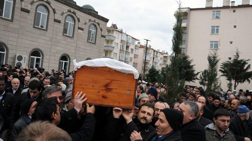 Kızı Vefat Eden Eski Dekanı Meslektaşları Ve Öğrencileri Yalnız Bırakmadı
