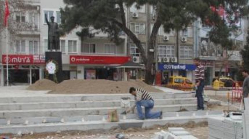 Burhaniye&rsquo;de Meydan G&ouml;z Kamaştıracak