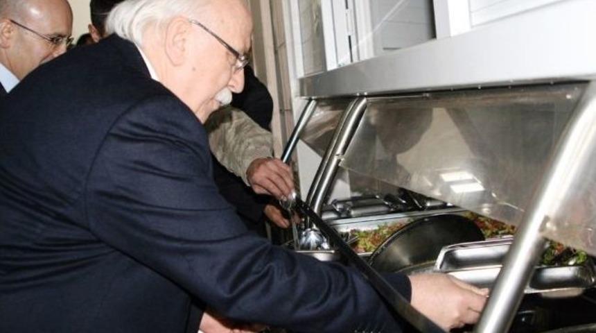 Bakanlardan Askerlere Ziyaret