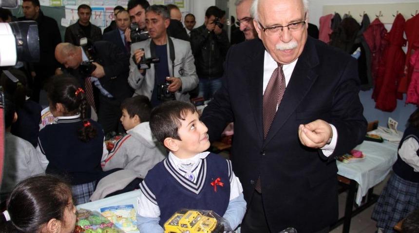 Bakan Avcı: Tecr&uuml;beli &Ouml;ğretmenleri Doğuda Daha Uzun Tutmak Istiyoruz