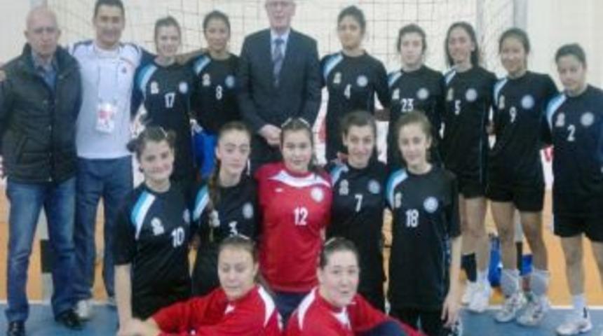 B&uuml;y&uuml;kşehir Gen&ccedil;lik Spor Hentbol Takımı Yarı Finallere Başladı