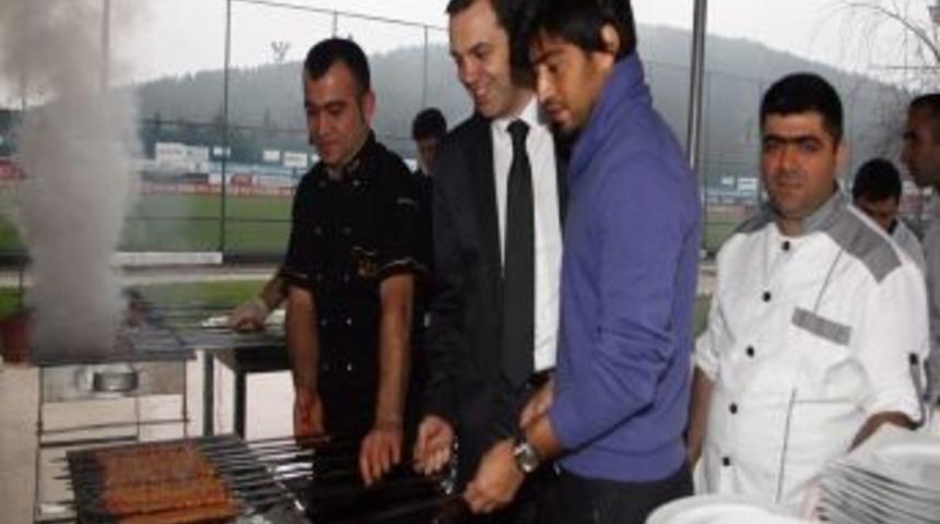 Beşiktaş Kul&uuml;b&uuml; Y&ouml;netim Kurulu'ndan Futbolculara Moral Yemeği