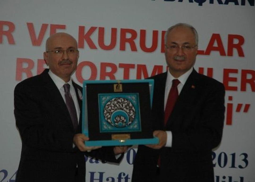 Manisa'da Vergi Rekortmenleri &Ouml;d&uuml;llendirildi