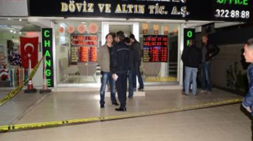 Silahlı Soyguncu Ka&ccedil;tığı Ara&ccedil;la Birlikte Yakalandı