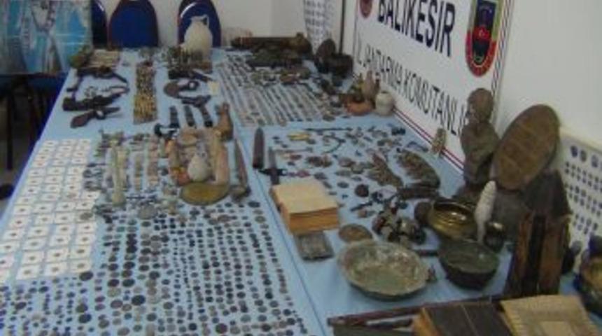 Balıkesir'de 450 Bin Değerinde Bizans Heykeli Ele Ge&ccedil;irildi