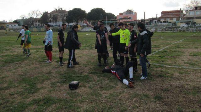 Balıkesir'de Amatör Maçta Ev Sahibi Ekip Konuk Takıma Saldırdı: 6 Yaralı