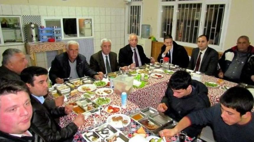 Başkan Keskin, &Ouml;demiş Belediyesipor&rsquo;a Mangal Partisi Verdi
