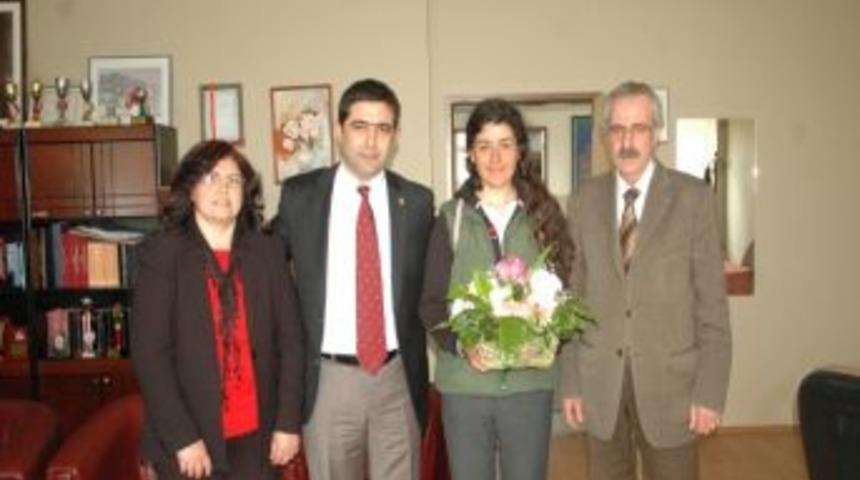 &Ouml;mer G&uuml;nel&rsquo;den Kuşadası&rsquo;nın Gururu Aslı&rsquo;ya Destek