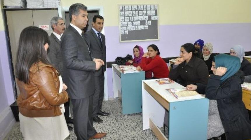 Siverek Kaymakamı Halk Eğitim Merkezinde İncelemelerde Bulundu