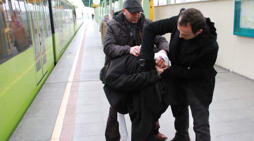 Sivil Polislerden Metroda Kapka&ccedil; Tatbikatı