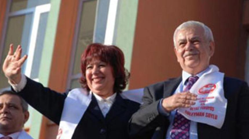 Eski Belediye Başkanının eşi &ouml;ld&uuml;
