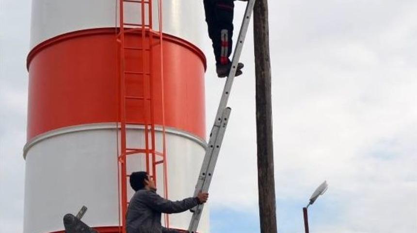 İtfaiyeden Kedi Kurtarma Operasyonu