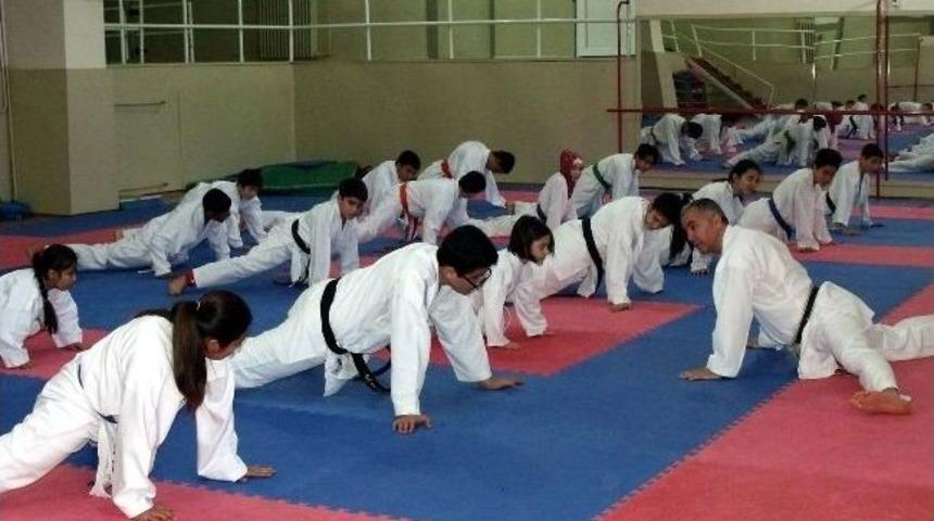 T&uuml;rkiye Karete Federasyonu As Başkanı Salihli&rsquo;ye Geldi