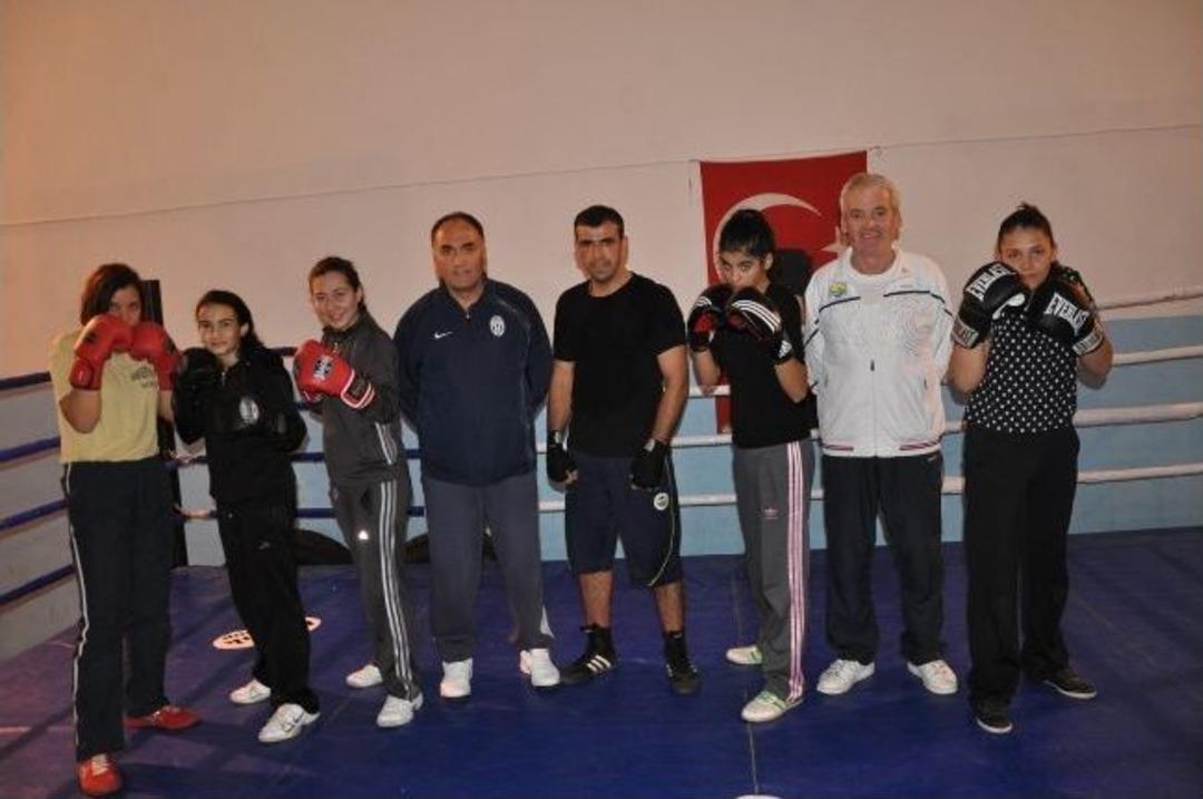 Fethiye&rsquo;nin Bayan Demir Yumrukları Şampiyonluk Getirecek