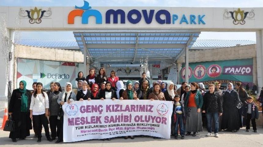 Derikli Gen&ccedil; Kızlar &ldquo;h&uuml;k&uuml;met Kadın&rdquo; Filmini Seyretti