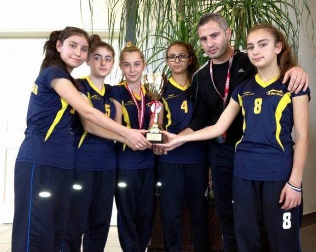 Yıldız Kızlarda Erdek 18 Eyl&uuml;l İlk&ouml;ğretim Okulu İl Şampiyonu Oldu 1