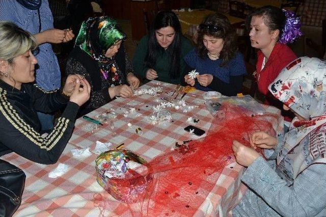 İpek Kozası İle Nakış Kursiyerleri İtalya’dan Döndü