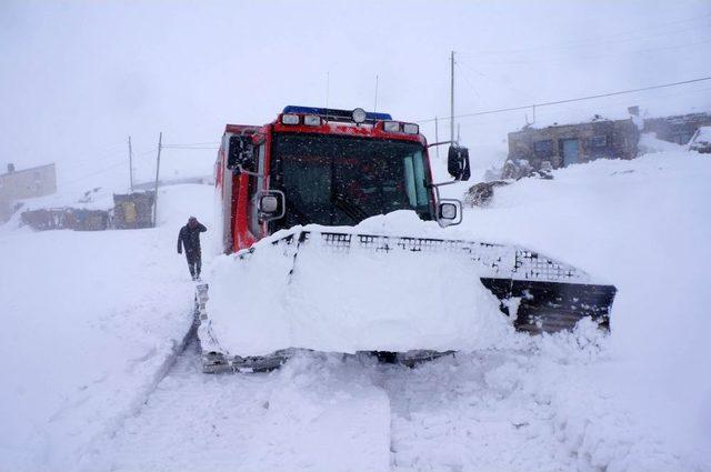 Hamile Kadın, Snow Trac Ambulansla Hastaneye Yetiştirildi