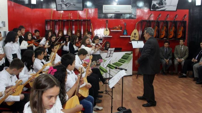 Birecik Gen&ccedil;lik Merkezi'nde M&uuml;zik Odası A&ccedil;ıldı