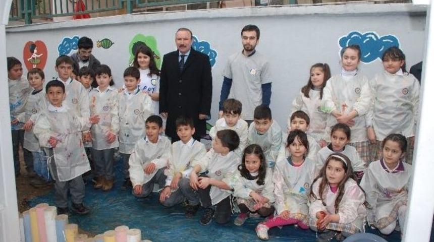 &Ccedil;ocuk Parkını &Ccedil;ocuklar Boyadı