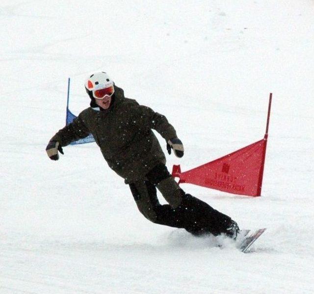 Erzurum’da Snowboard Dünya Gençler Şampiyonası Başladı