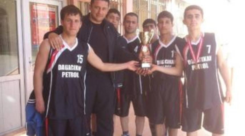 Anadolu İmam Hatip Lisesi Kros Yarışmasında Birinci Oldu