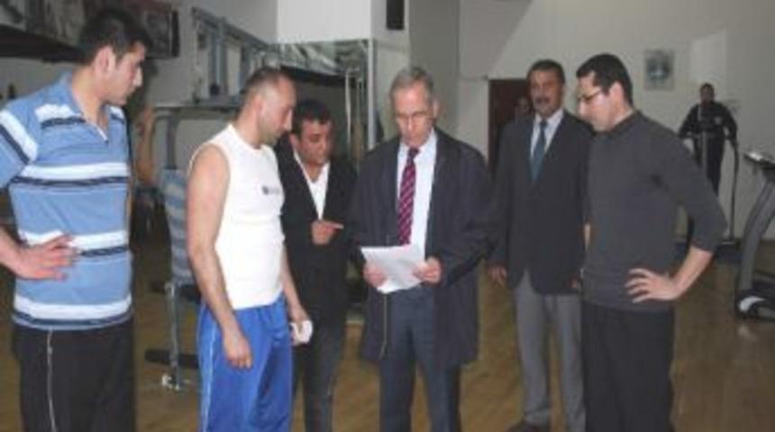 Başkan Acar, Kapalı Spor Tesisleri'nde İncelemelerde Bulundu