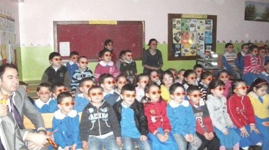 &Ouml;ğrencilerin 3 Boyutlu Sinema Keyfi