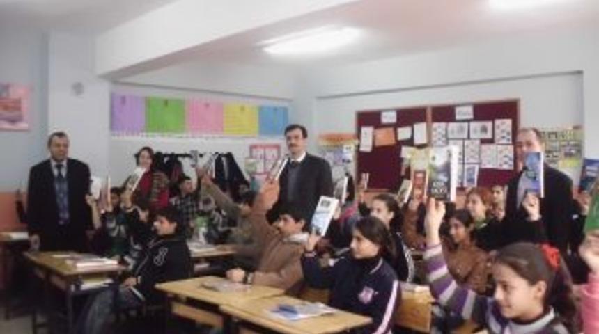 Yamanlar Z&uuml;beyde Hanım İlk&ouml;ğretim &Ouml;ğrencilerinden Kardeş Okula Kitap