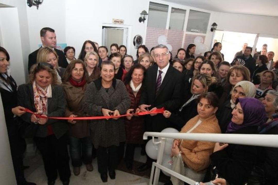 Gaziemir&rsquo;de İki Mahalle Daha Semt Evine Kavuştu