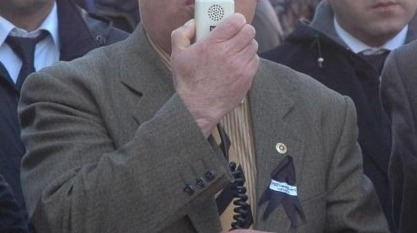 &Ouml;ğrencisi Tarafından &Ouml;ğretmene Uygulanan Şiddete Protesto