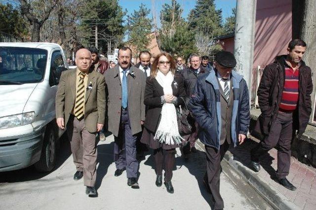 Öğrencisi Tarafından Öğretmene Uygulanan Şiddete Protesto