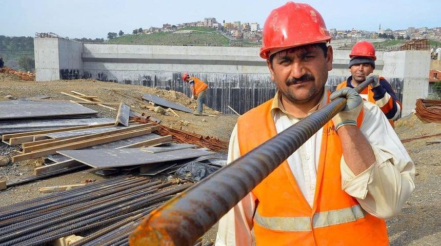 İzmir'de U&ccedil;an Yol'un D&ouml;rtte Biri Bitti