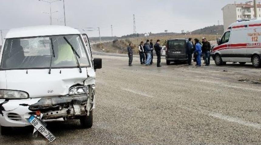 Aksaray'da Trafik Kazası: 2 Yaralı