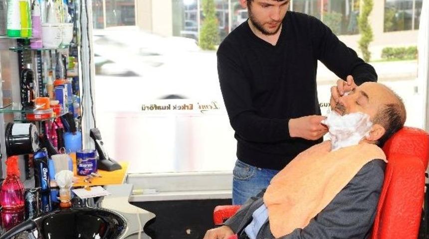 Başkan G&uuml;mr&uuml;k&ccedil;&uuml;oğlu Vatandaşların Sorunlarını Dinledi