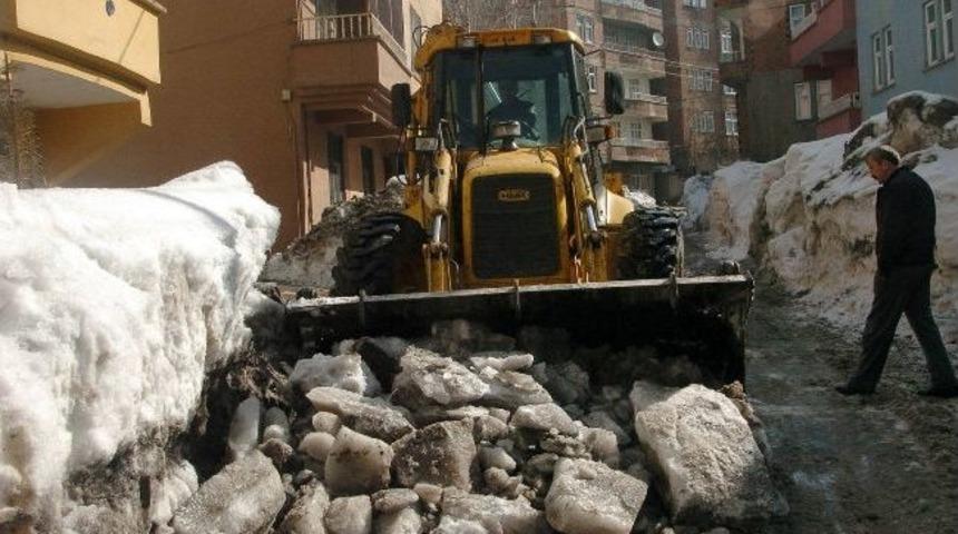 Hakkari&rsquo;de Kar Temizleme &Ccedil;alışmaları
