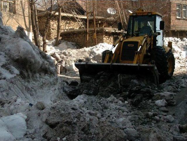 Hakkari’de Kar Temizleme Çalışmaları