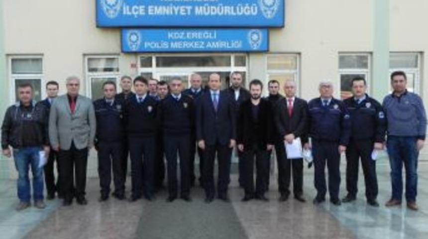 Gece Ormanlık Alana Ka&ccedil;an Zanlıları Yakalayan Polisler &Ouml;d&uuml;llendirildi