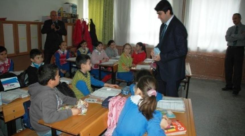 Selendi'de Okul S&uuml;t&uuml; Dağıtımına Başlandı