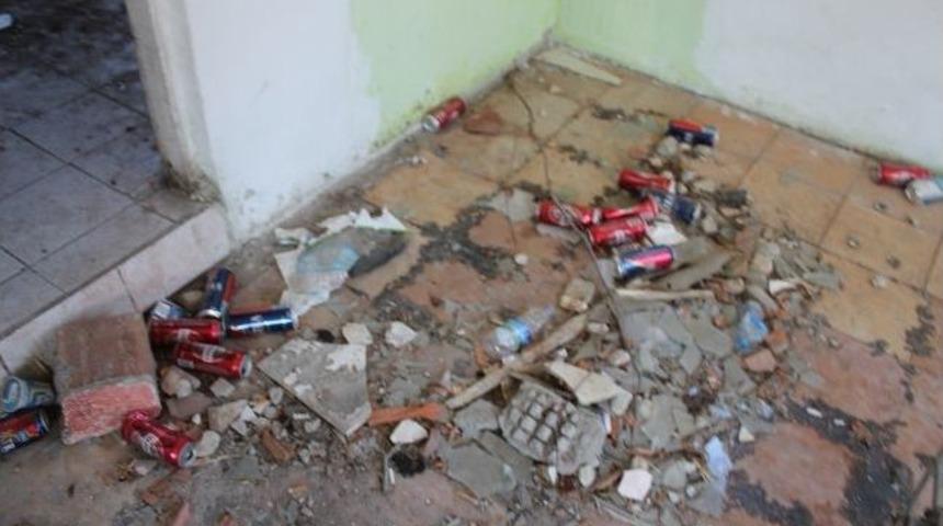 Halı Saha Ayyaşların Mekanı Oldu