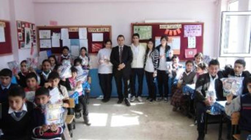 İlk&ouml;ğretim &Ouml;ğrencilerine Diş Fır&ccedil;alama Teknikleri &Ouml;ğretildi