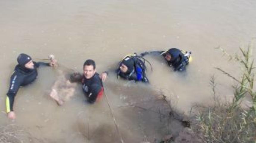 Nehirde Kaybolan &Ccedil;obanın Cesedi Bulundu