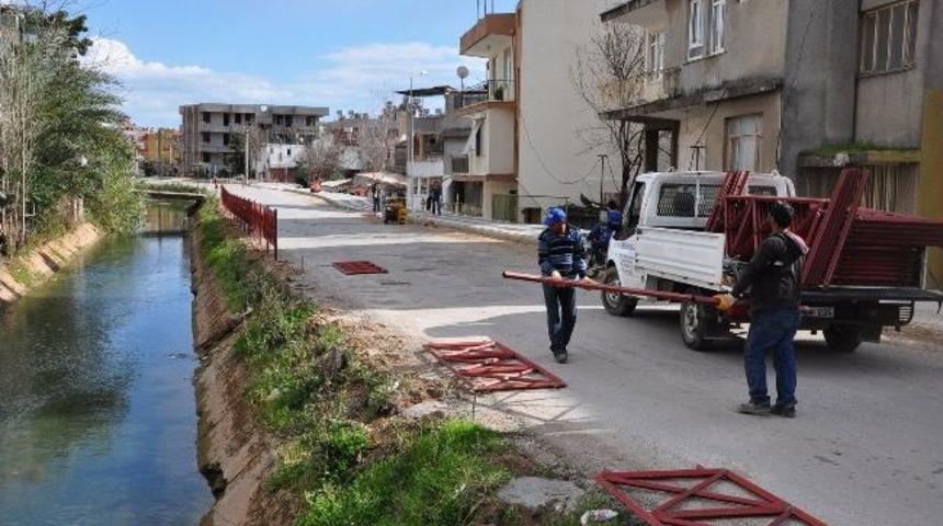 Manavgat Belediyesi Yol Ve Kaldırım &Ccedil;alışmalarına Devam Ediyor