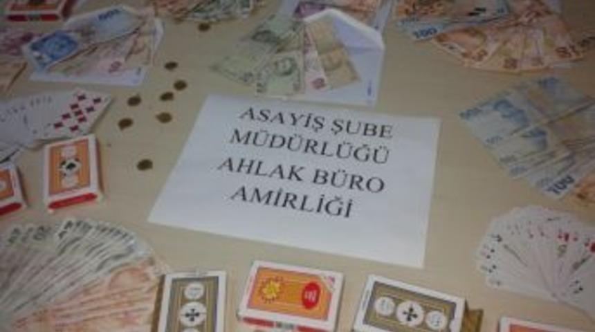 Kadınlar 'kumar G&uuml;n&uuml;'nde Basıldı