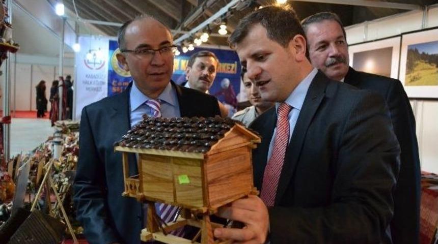 Eski Bakan Ertuğrul G&uuml;nay Fuarı Gezdi