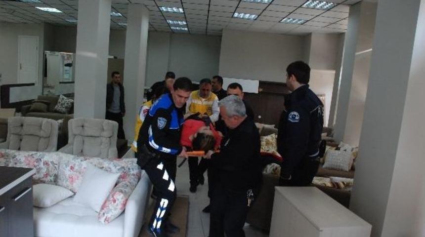 Boşanmak İsteyen Karısını Av T&uuml;feğiyle Vurdu